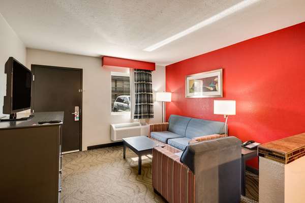 Suite - Clarion Inn & Suites Russellville - I-40, Exit 81