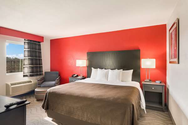 Suite - Clarion Inn & Suites Russellville - I-40, Exit 81