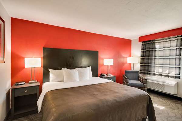 Suite - Clarion Inn & Suites Russellville - I-40, Exit 81