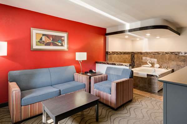 Suite - Clarion Inn & Suites Russellville - I-40, Exit 81