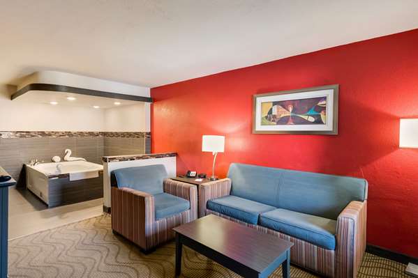 Suite - Clarion Inn & Suites Russellville - I-40, Exit 81