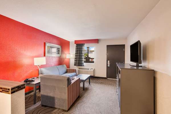 Suite - Clarion Inn & Suites Russellville - I-40, Exit 81