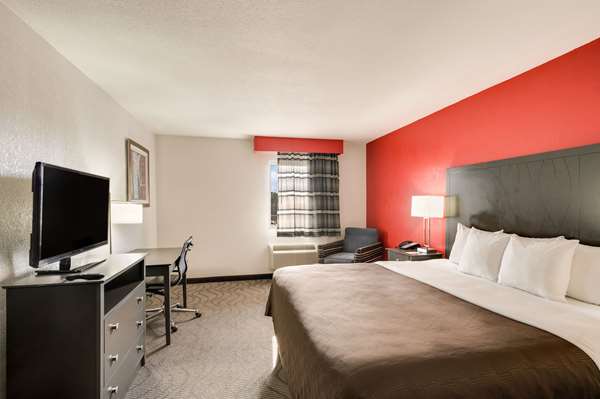 Suite - Clarion Inn & Suites Russellville - I-40, Exit 81