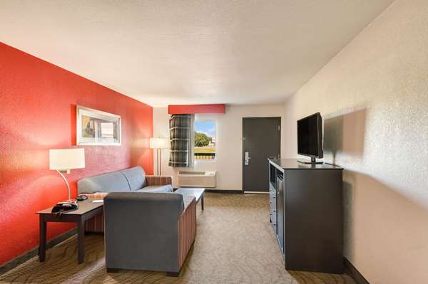 Suite - Clarion Inn & Suites Russellville - I-40, Exit 81