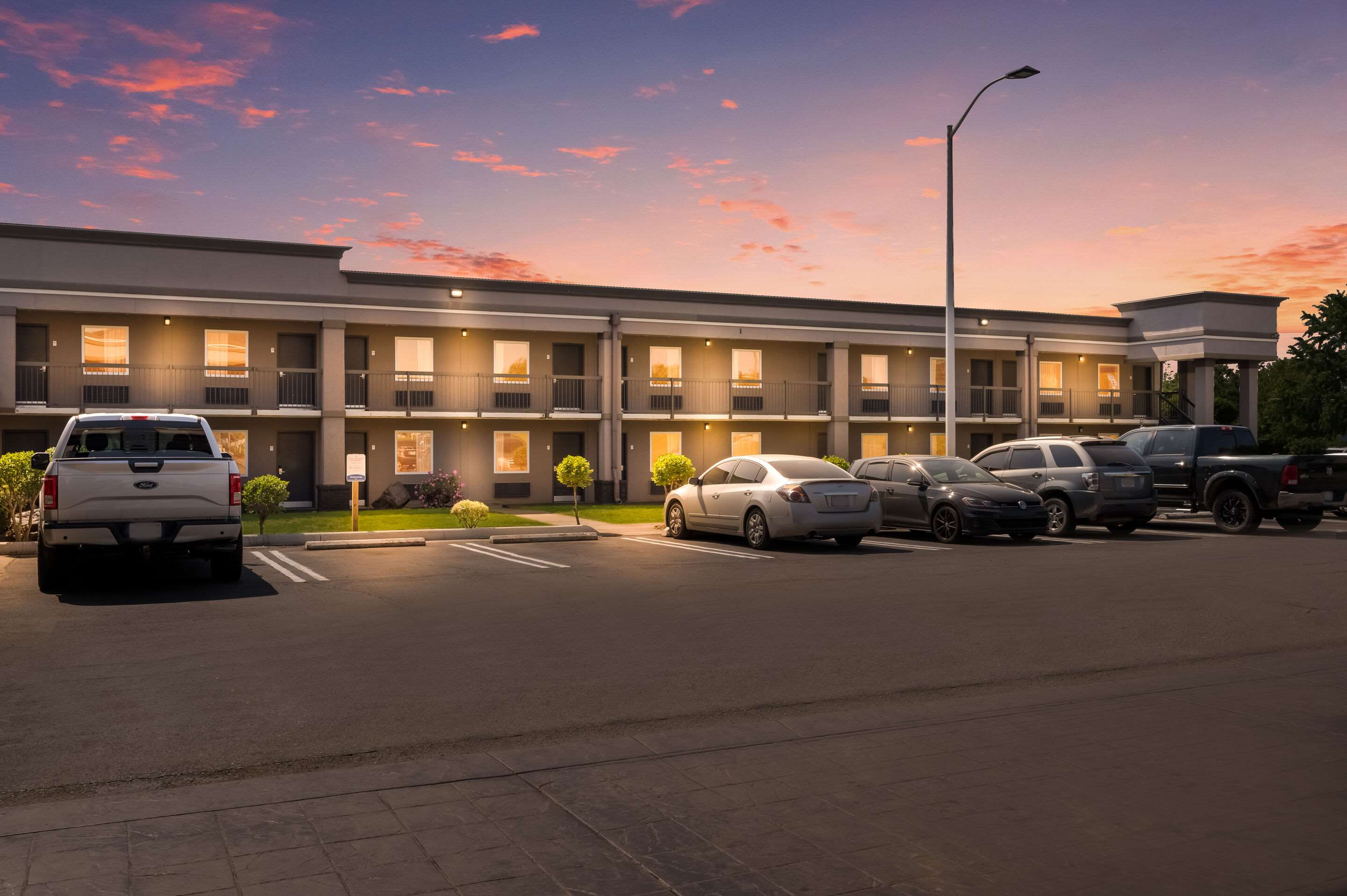 Hotel exterior | Clarion Inn & Suites Russellville I-40