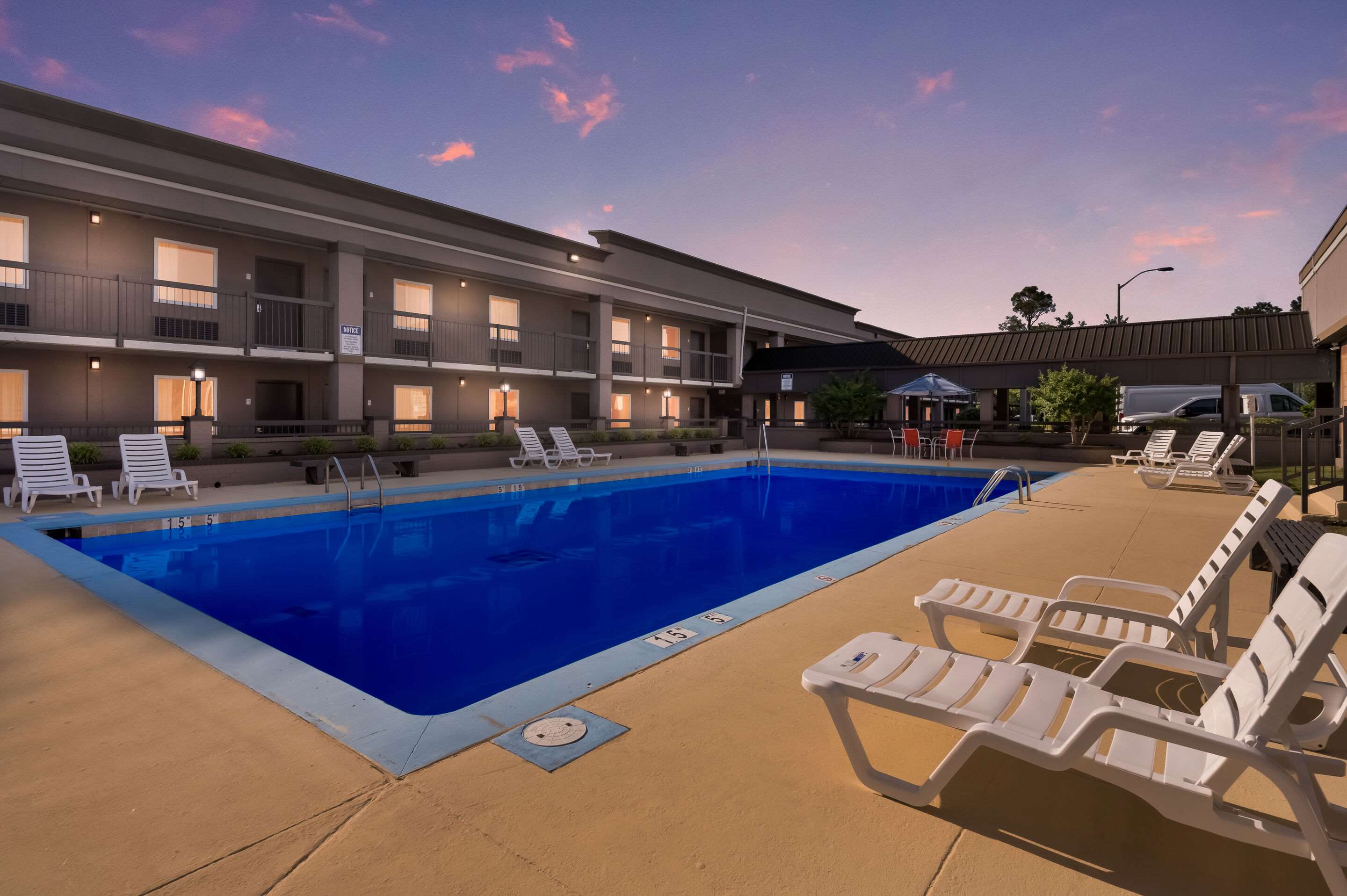 Hotel exterior | Clarion Inn & Suites Russellville I-40