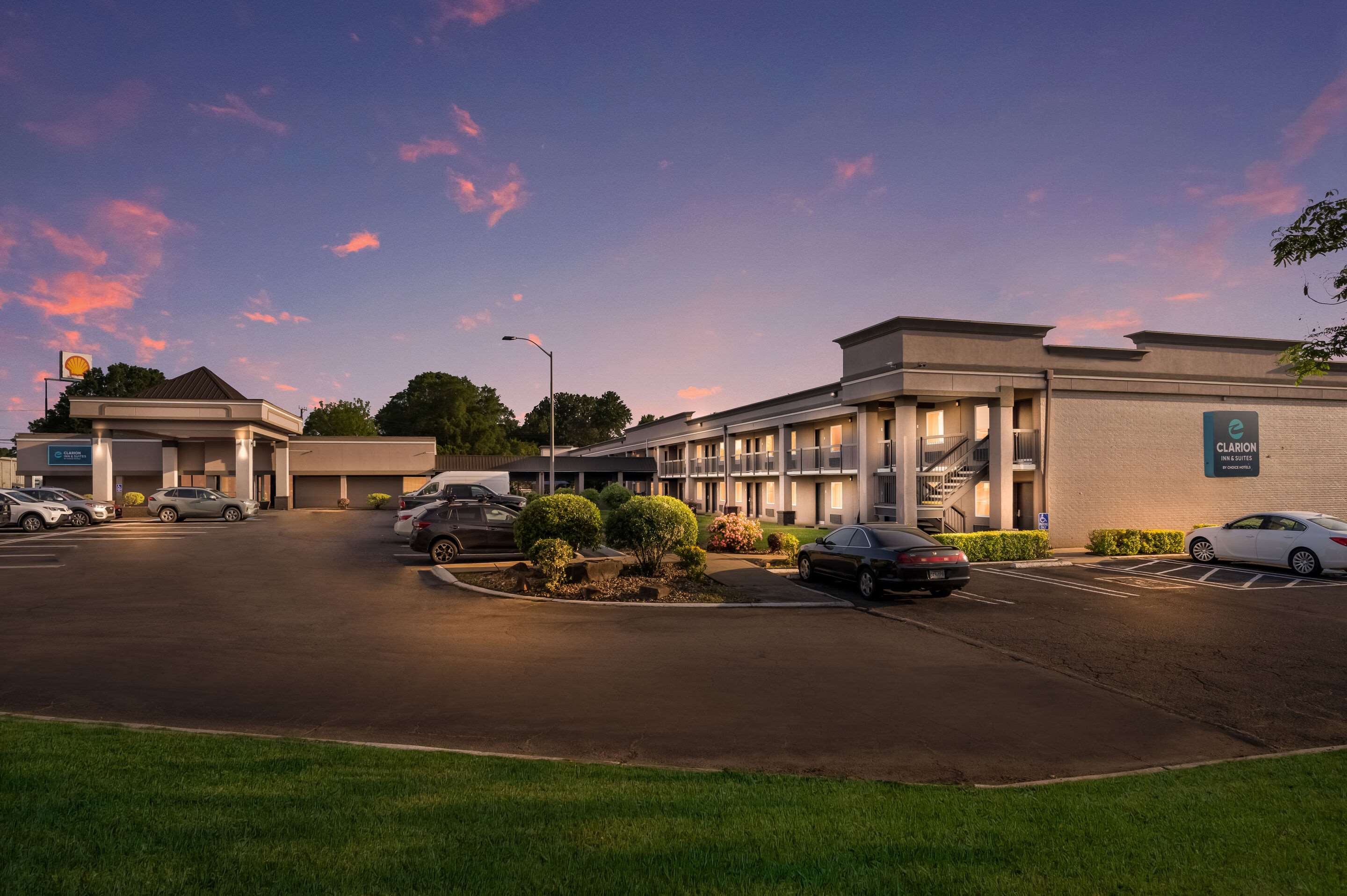 Hotel exterior | Clarion Inn & Suites Russellville I-40