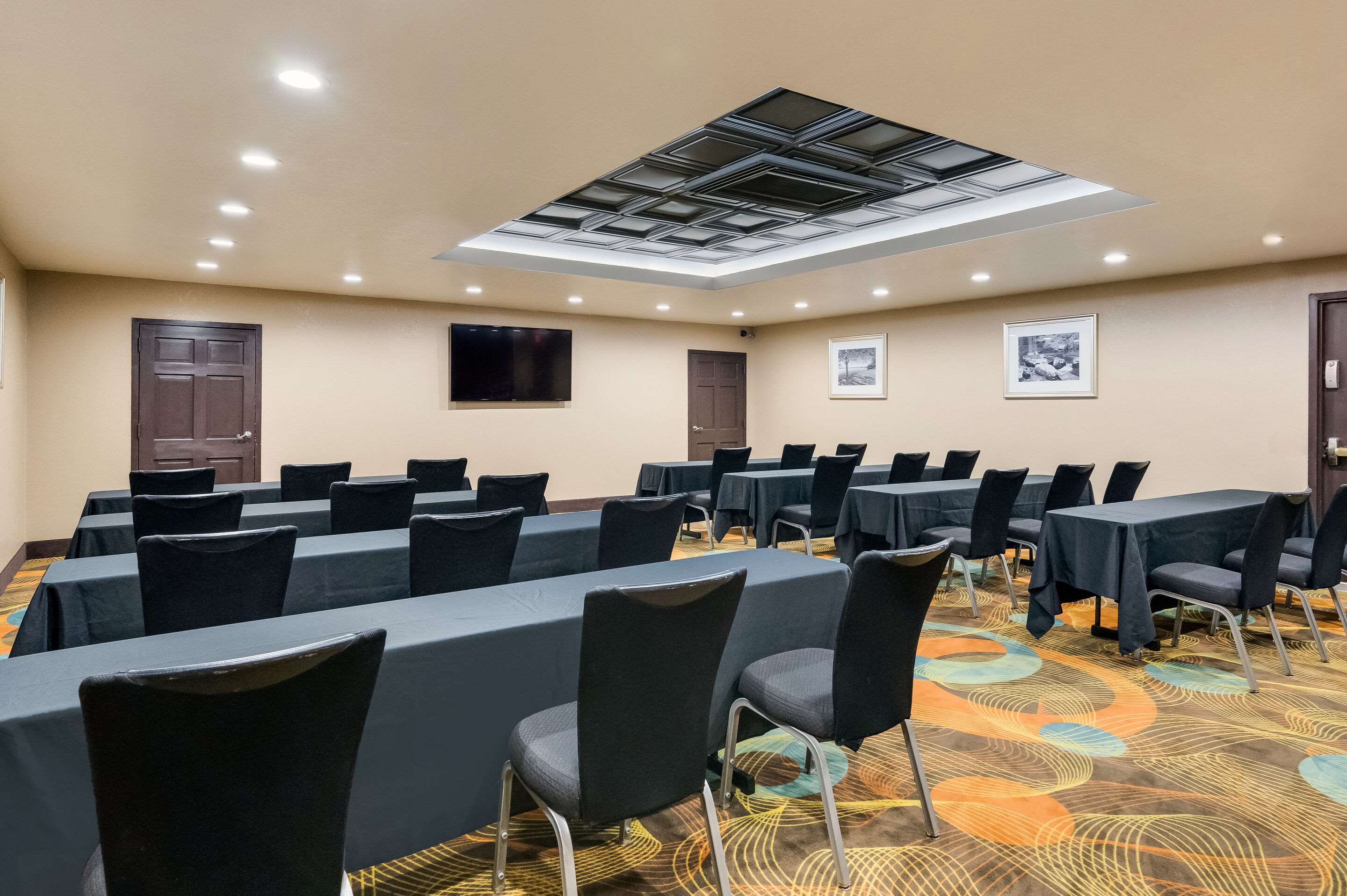 Meeting room | Clarion Inn & Suites Russellville I-40