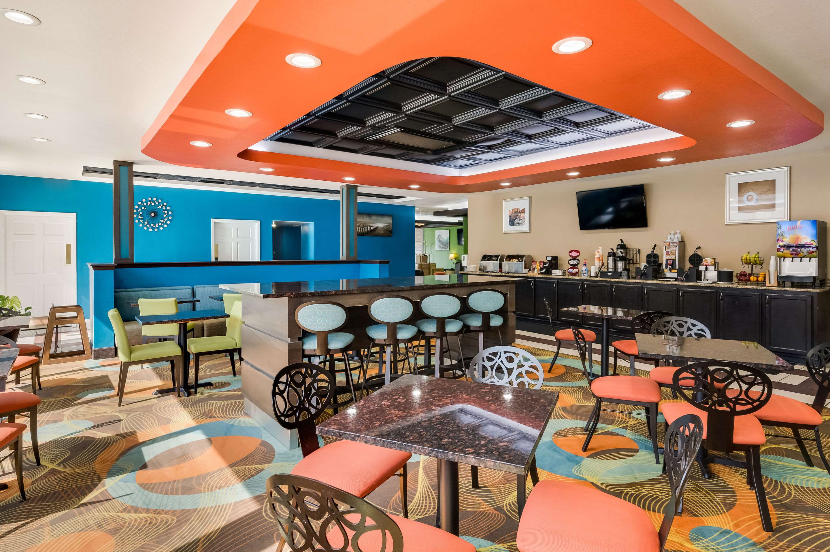 Spacious breakfast area | Clarion Inn & Suites Russellville I-40