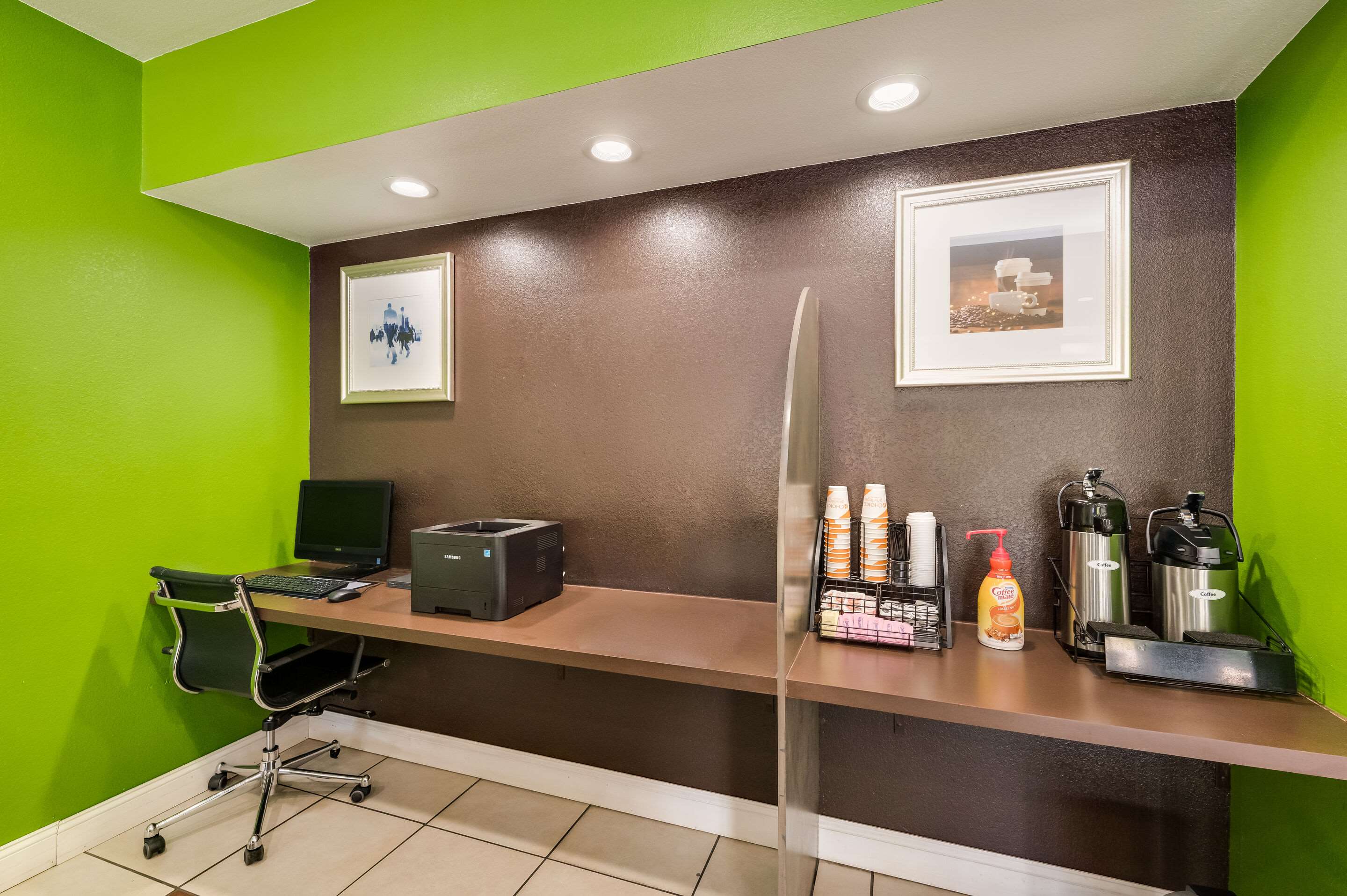 Business center | Clarion Inn & Suites Russellville I-40
