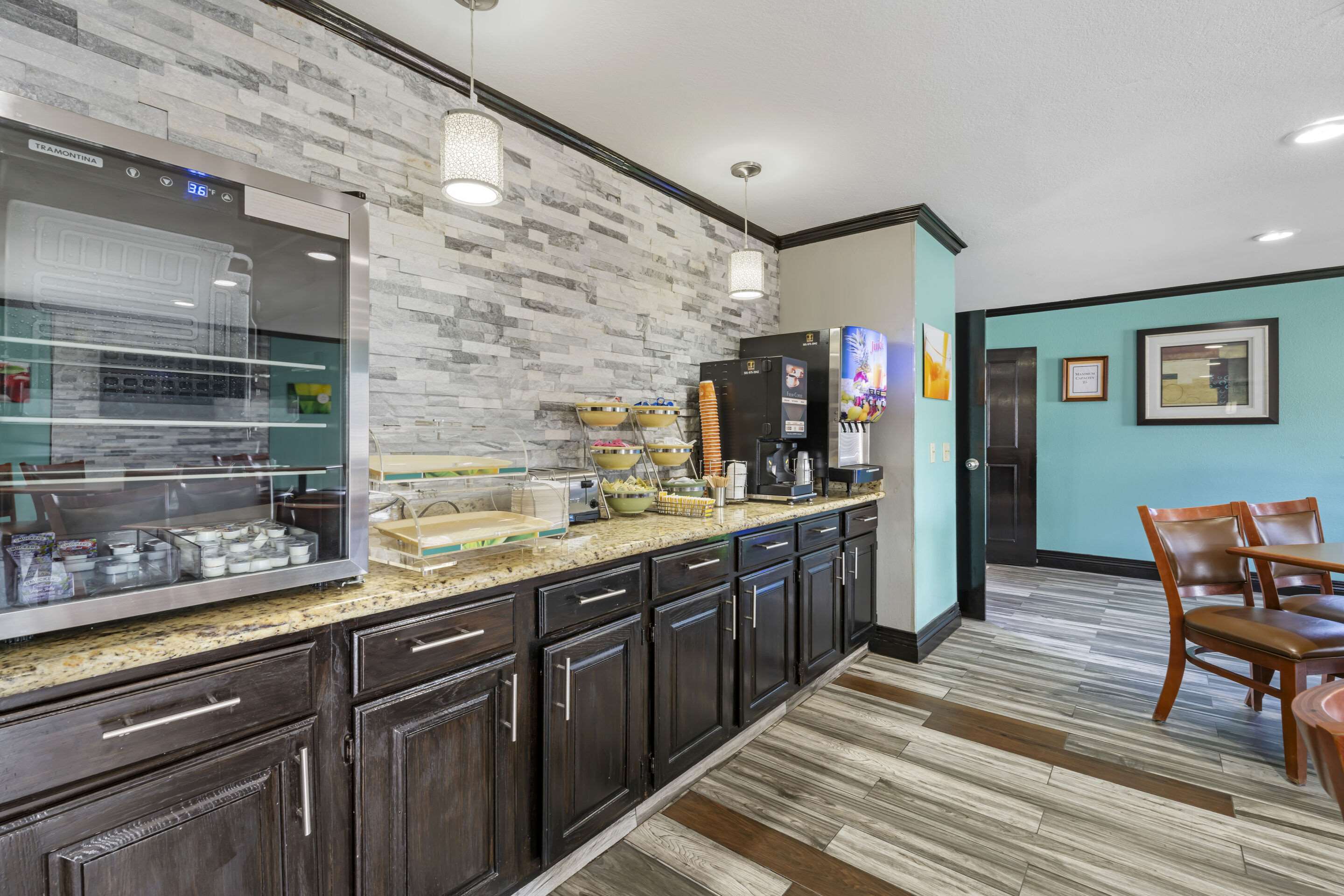 Breakfast area
