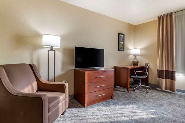  - Comfort Inn Crystal Bridges Bentonville - I-49, Exit 88