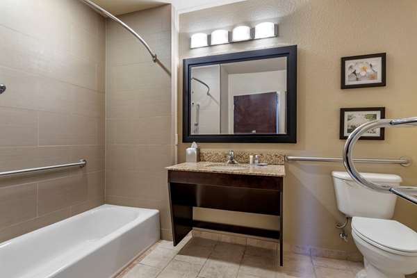  - Comfort Inn Crystal Bridges Bentonville - I-49, Exit 88