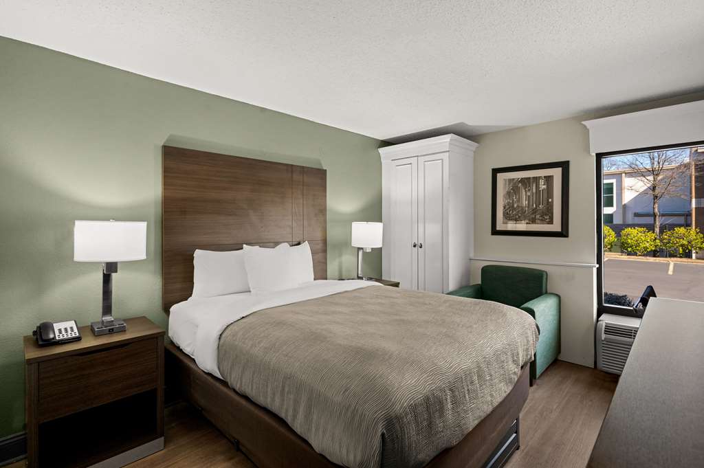 QUALITY INN AND SUITES NORTH LITTLE-guestroom-Guest Room,On-Site.jpg