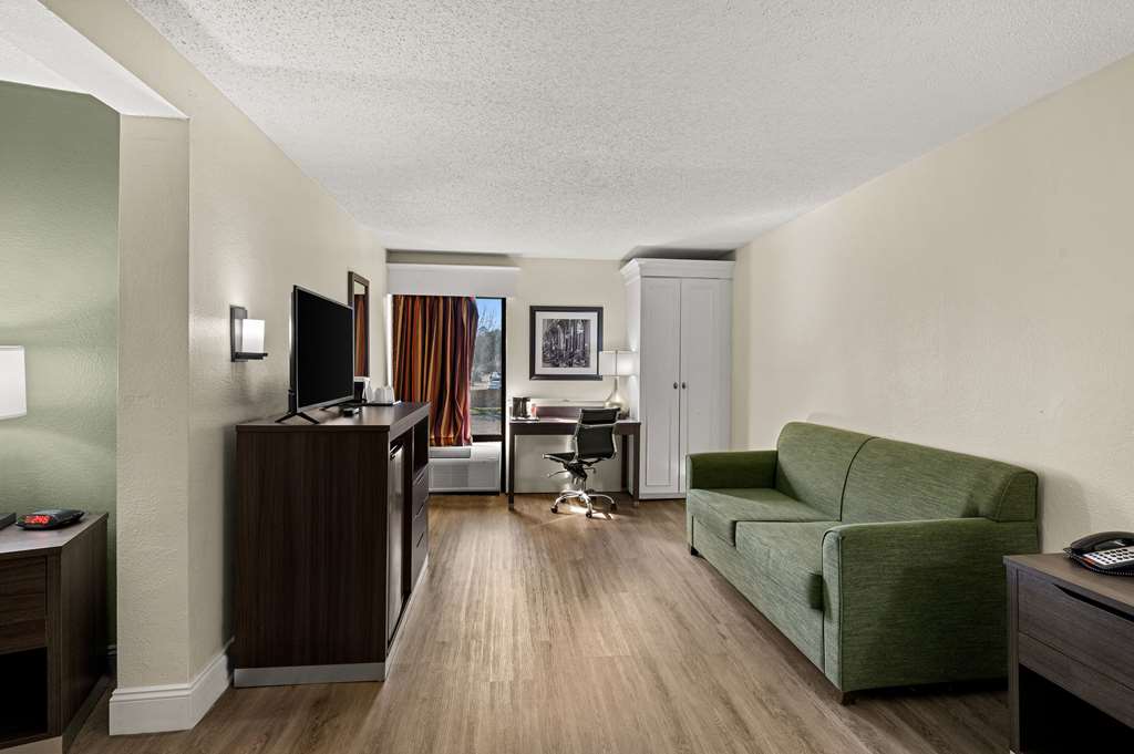 QUALITY INN AND SUITES NORTH LITTLE-guestroom-Guest Room,Suite,On-Site.jpg