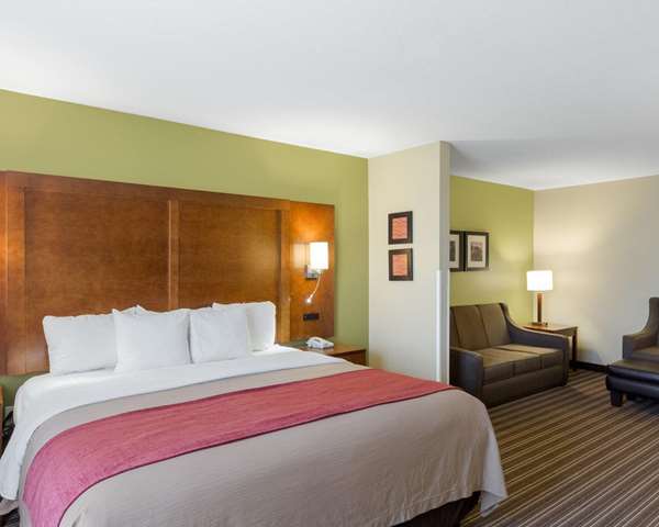 Suite - Comfort Inn & Suites Fayetteville - I-49, Exit 64