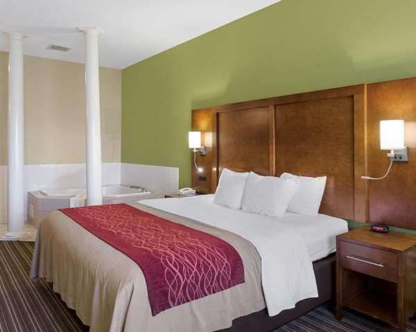 Suite - Comfort Inn & Suites Fayetteville - I-49, Exit 64