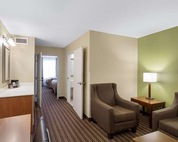 Suite - Comfort Inn & Suites Fayetteville - I-49, Exit 64