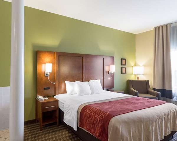 Suite - Comfort Inn & Suites Fayetteville - I-49, Exit 64