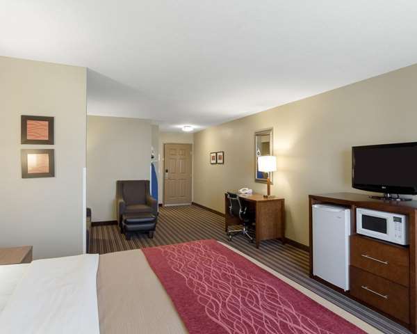 Suite - Comfort Inn & Suites Fayetteville - I-49, Exit 64