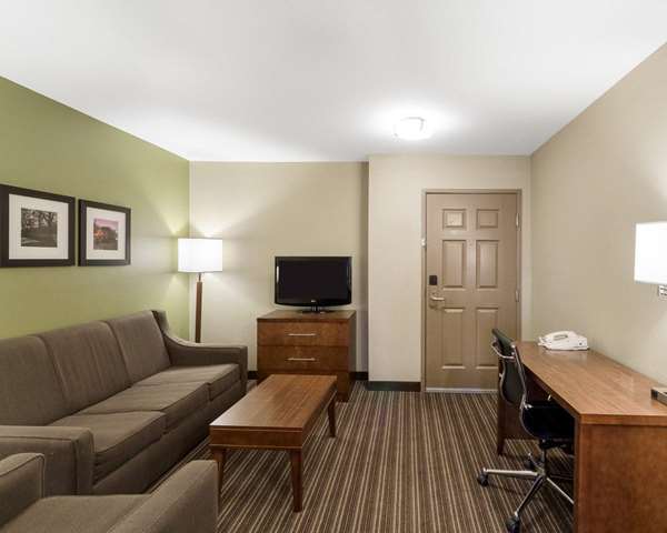Suite - Comfort Inn & Suites Fayetteville - I-49, Exit 64