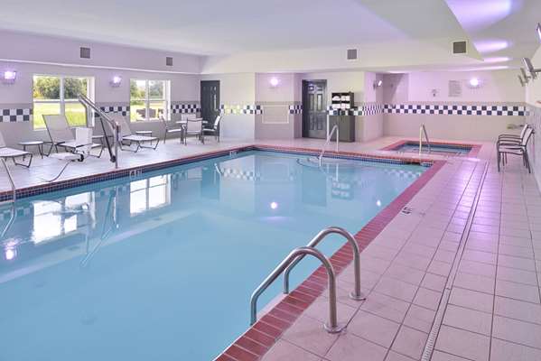 Pool - Comfort Inn & Suites Fayetteville - I-49, Exit 64