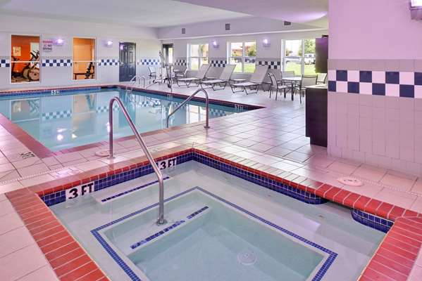 Pool - Comfort Inn & Suites Fayetteville - I-49, Exit 64