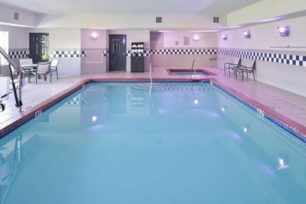 Pool - Comfort Inn & Suites Fayetteville - I-49, Exit 64