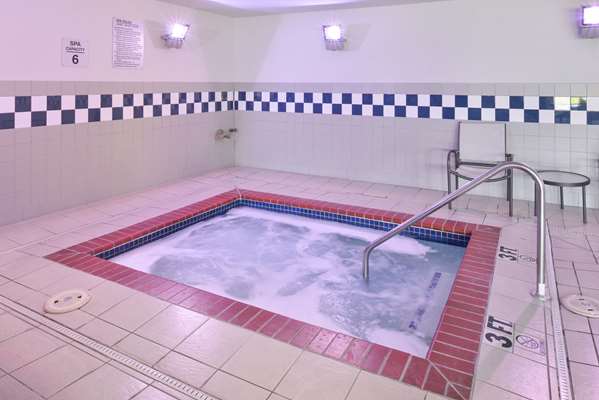 Pool - Comfort Inn & Suites Fayetteville - I-49, Exit 64