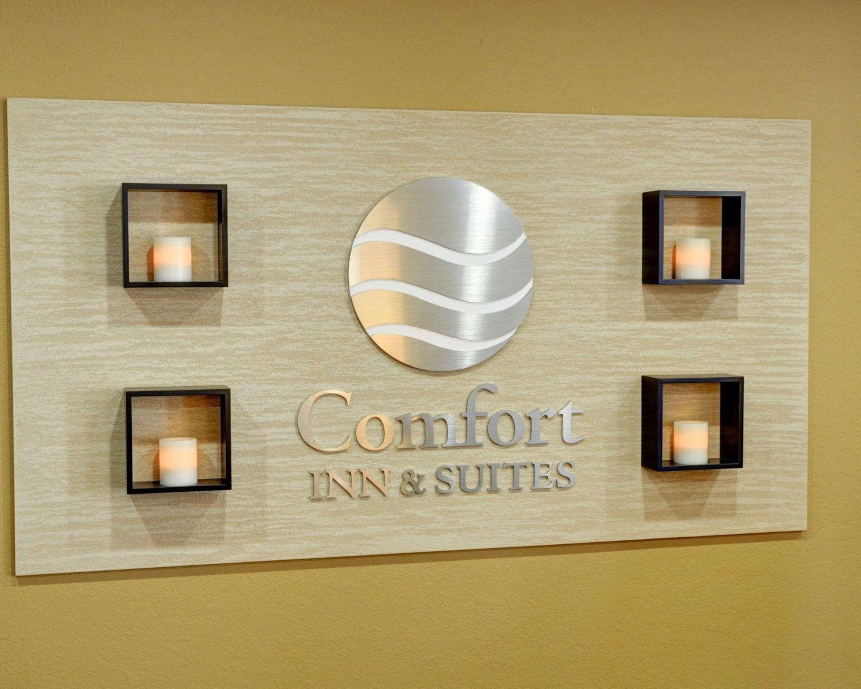 Front desk | Comfort Inn & Suites Fort Smith I-540