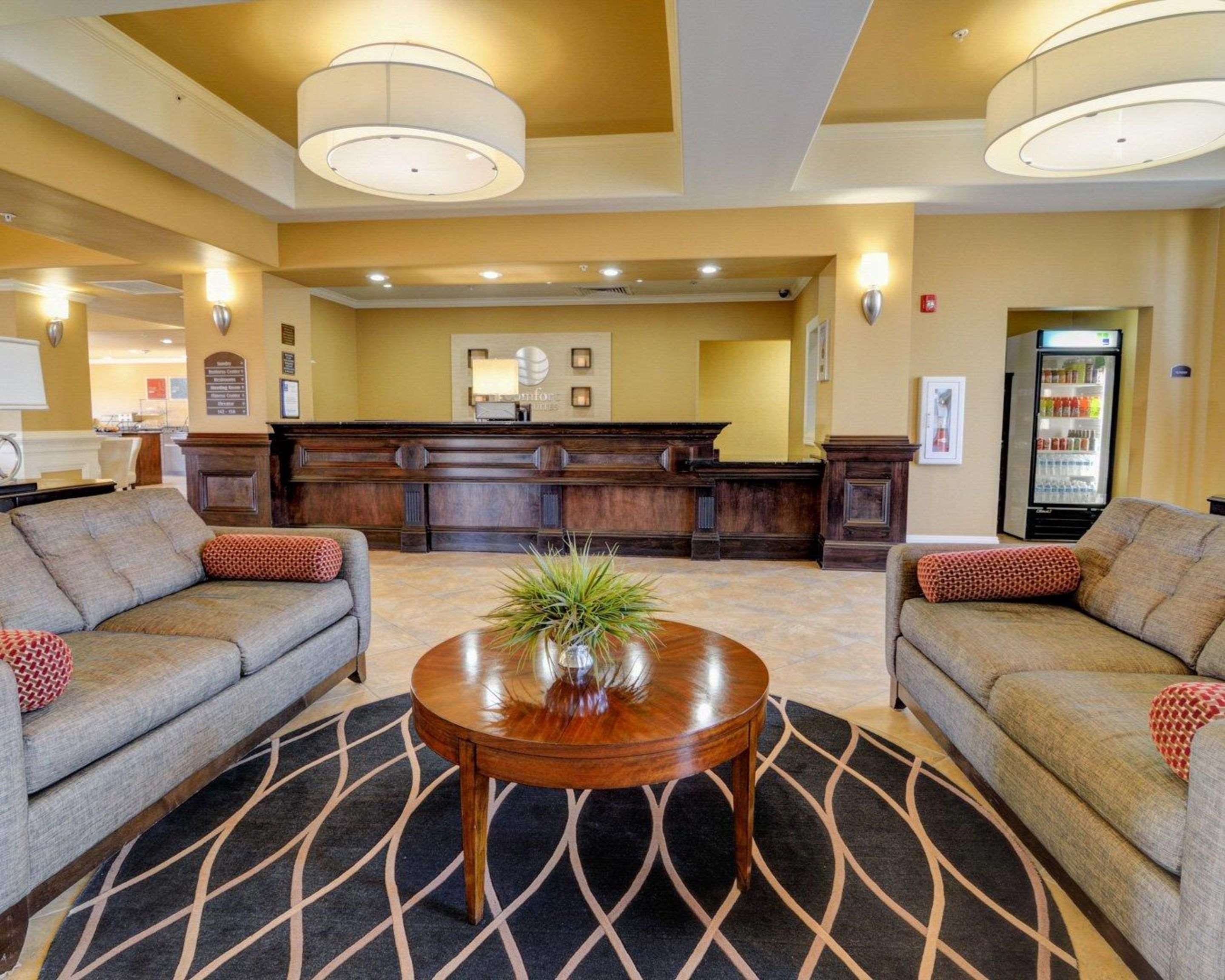Hotel lobby | Comfort Inn & Suites Fort Smith I-540