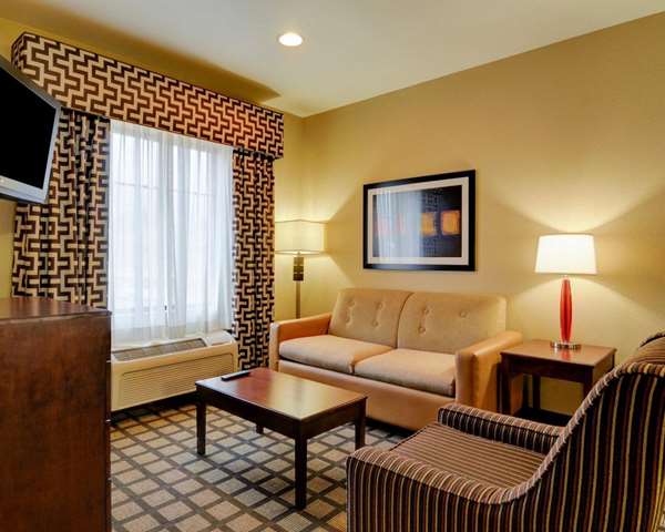 Suite - Comfort Inn & Suites Fort Smith - I-540, Exit 8