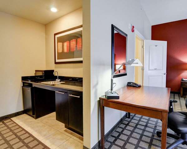 Suite - Comfort Inn & Suites Fort Smith - I-540, Exit 8