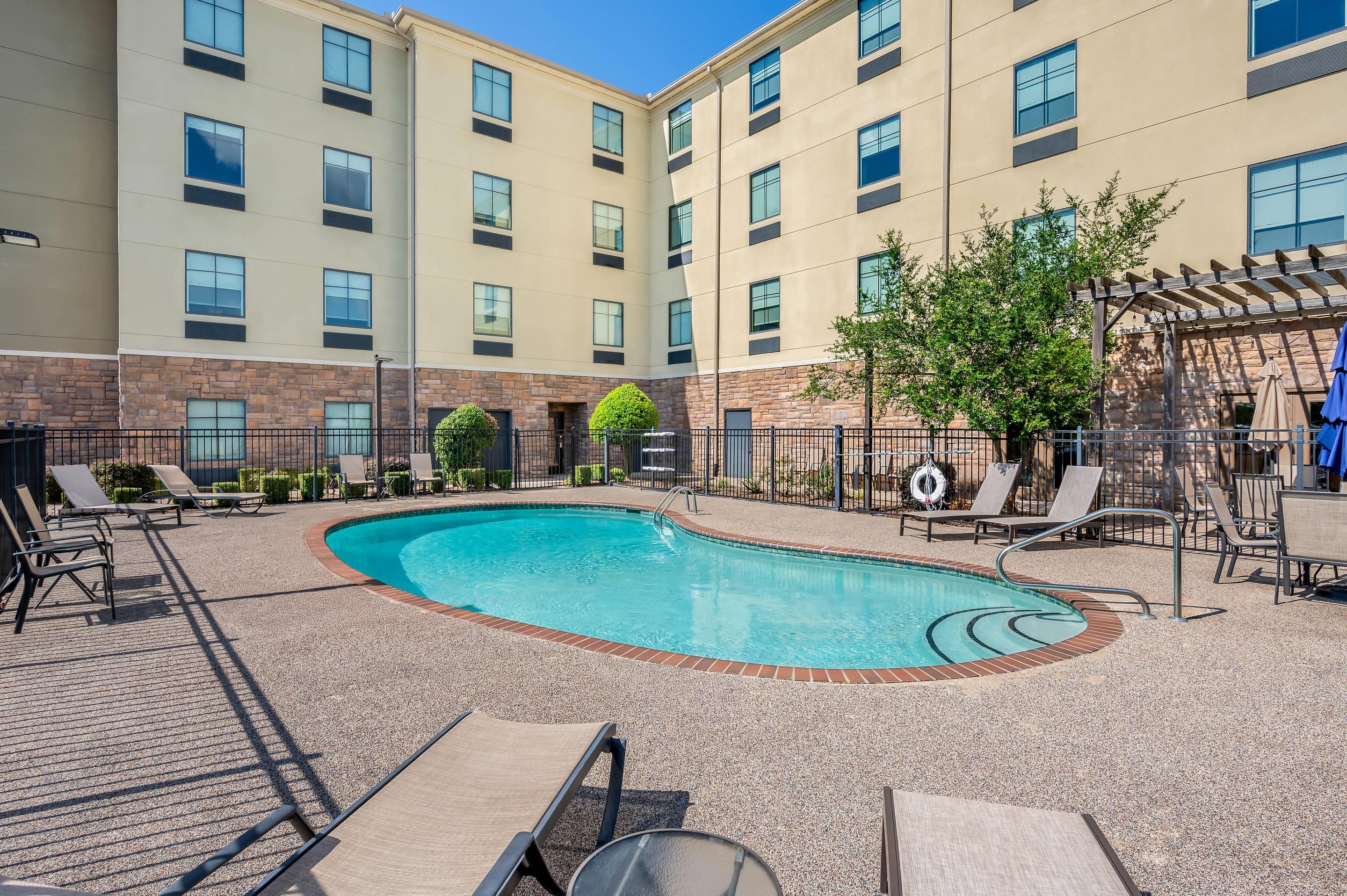 Outdoor pool | Comfort Inn & Suites Fort Smith I-540