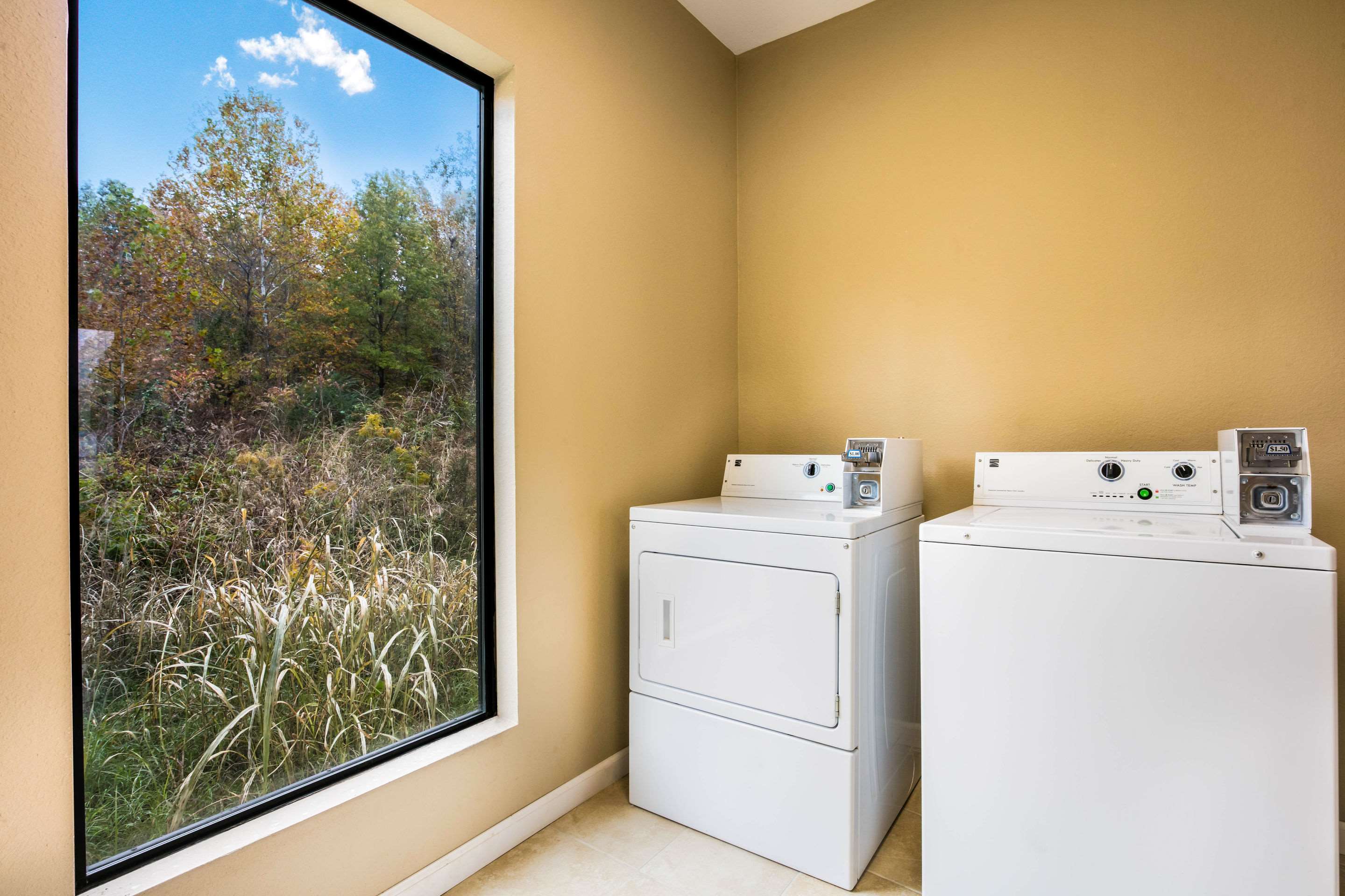 Guest laundry facilities | Econo Lodge Forrest City