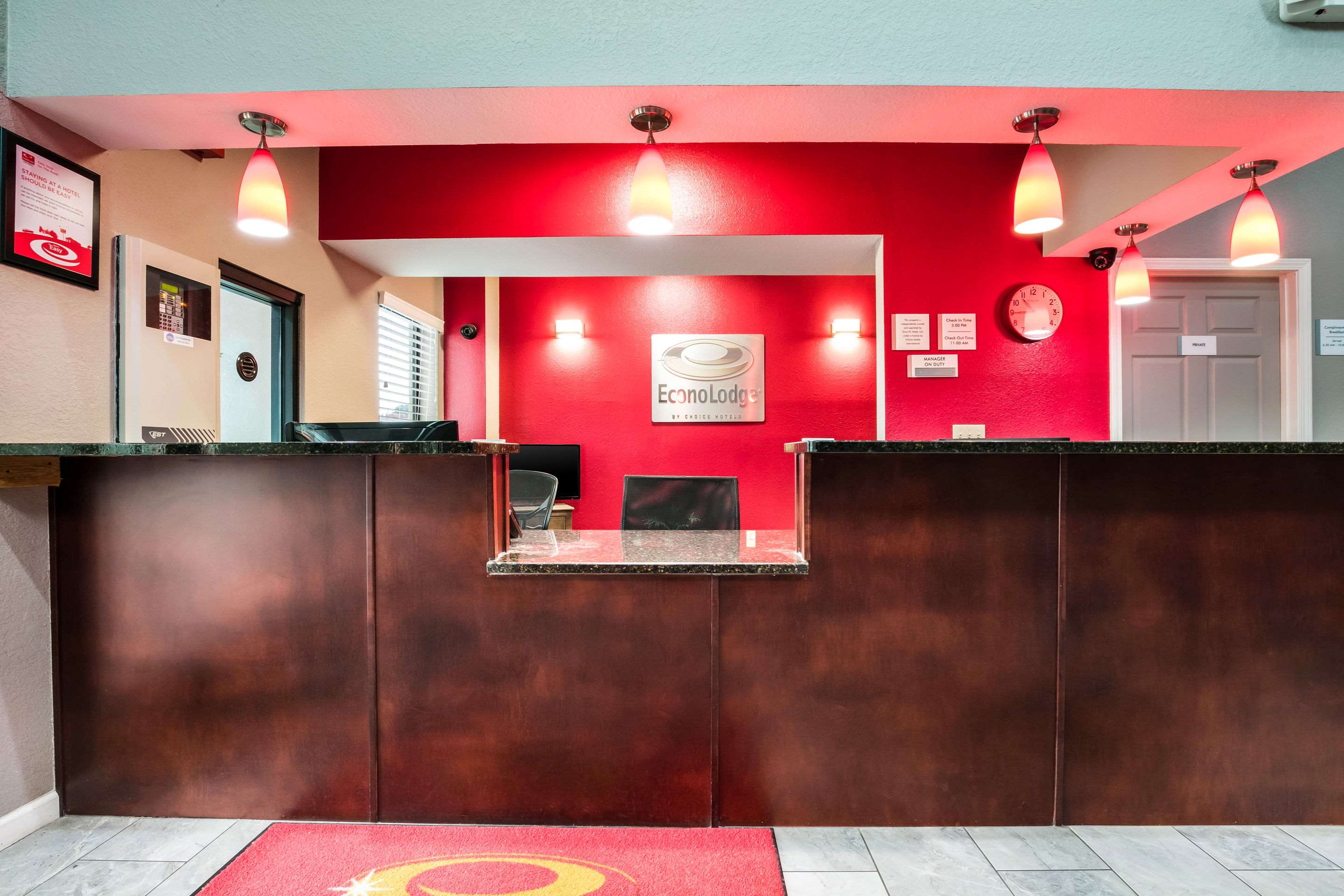 Front desk | Econo Lodge Forrest City