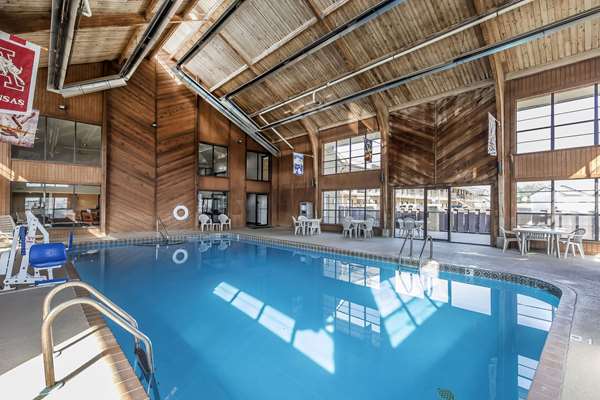 Pool - Quality Inn & Suites Stuttgart