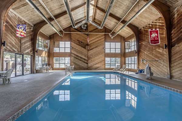 Pool - Quality Inn & Suites Stuttgart