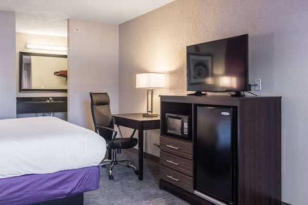  - Econo Lodge Inn & Suites Downtown North Little Rock - I-30, Exit 141