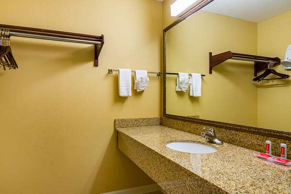  - Econo Lodge Inn & Suites Bryant - I-30, Exit 123