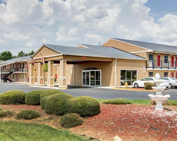Exterior view - Econo Lodge Pine Bluff