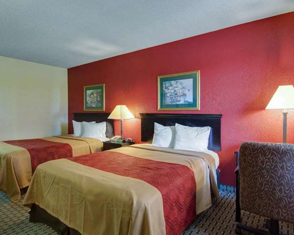  - Econo Lodge Pine Bluff