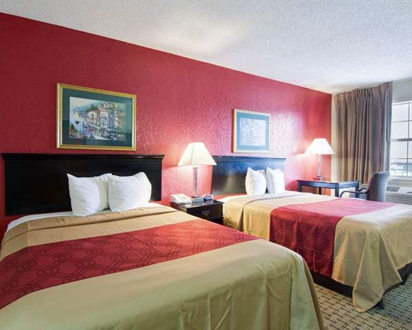  - Econo Lodge Pine Bluff