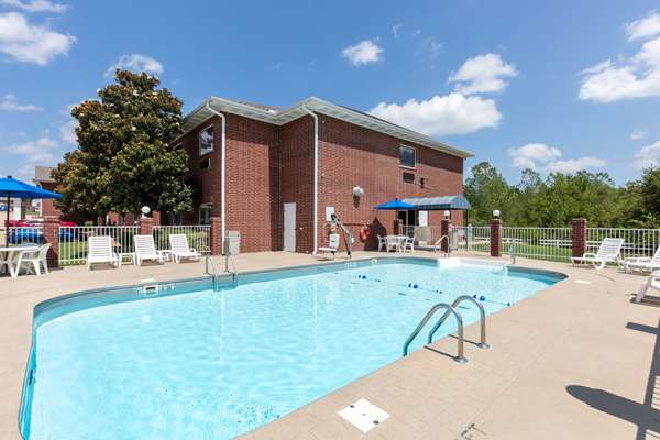 Pool - Quality Inn & Suites Mountain Home