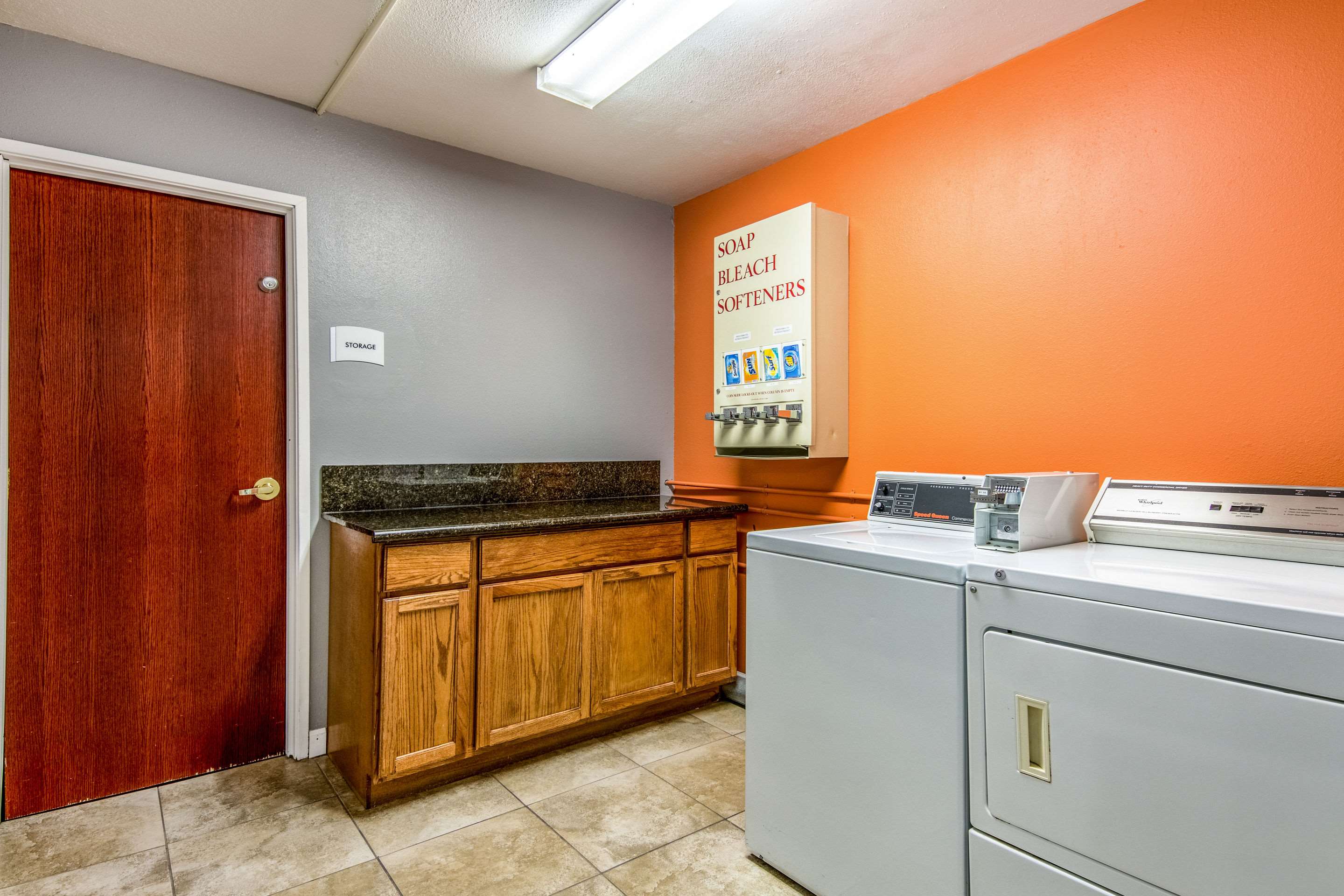 Guest laundry facilities | Quality Suites Maumelle - Little Rock NW