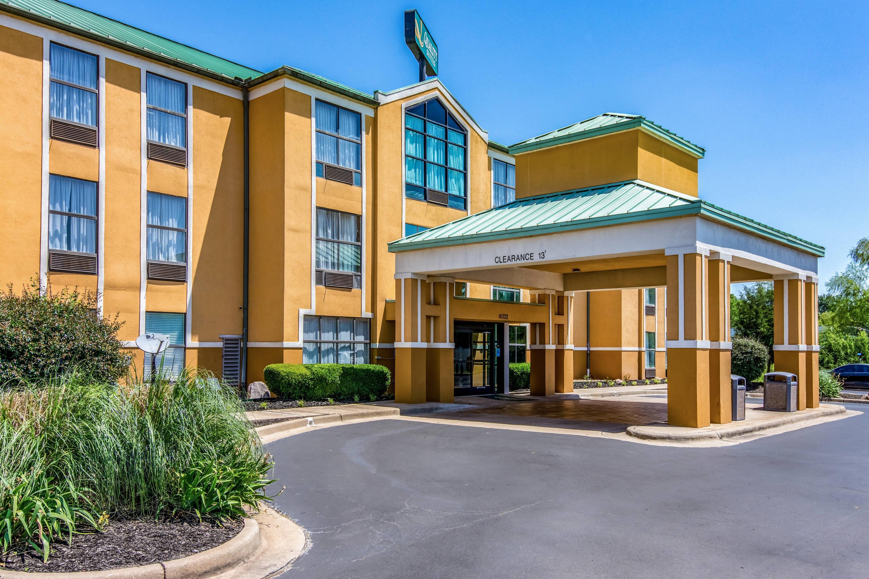 Hotel exterior | Quality Suites Maumelle - Little Rock NW