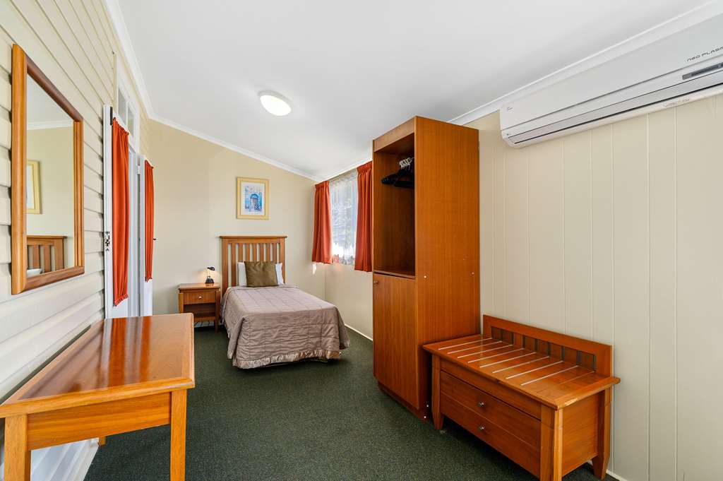 COMFORT INN GRAFTON-guestroom-Guest Room,On-Site.jpg