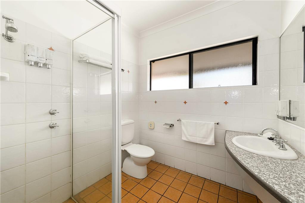 COMFORT INN GRAFTON-guestroom-Guest Room,Bathroom,On-Site.jpg