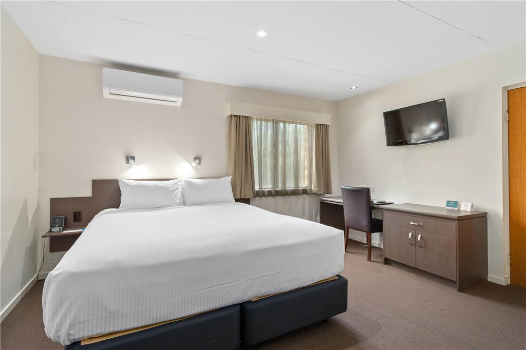QUALITY HOTEL ROBERTSON GARDENS-guestroom-Guest Room,On-Site.jpg
