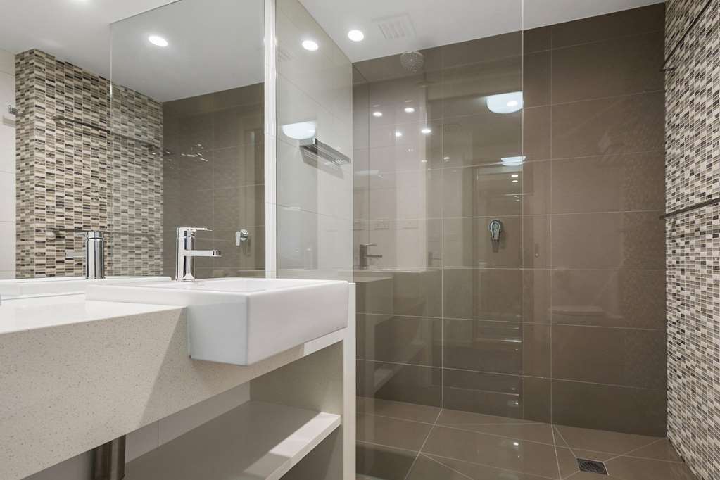 QUALITY HOTEL WANGARATTA GATEWAY-guestroom-Guest Room,Bathroom,On-Site.jpg